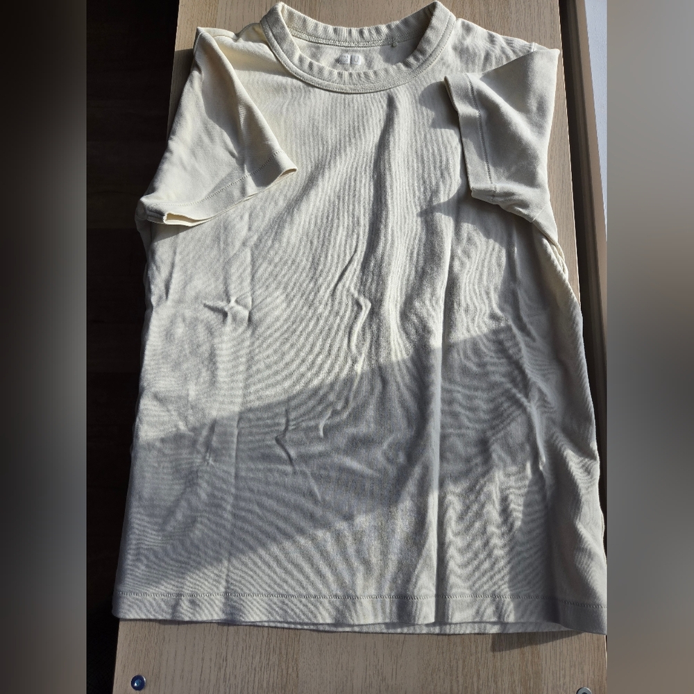 Uniqlo Cream Short Sleeve Tee